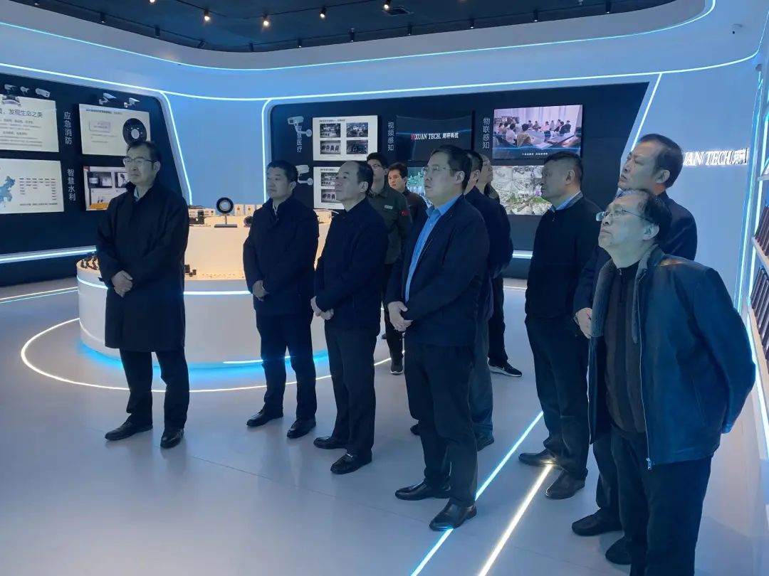 河南省科技厅副厅长何守法一行莅临河南翊轩科技参观调研