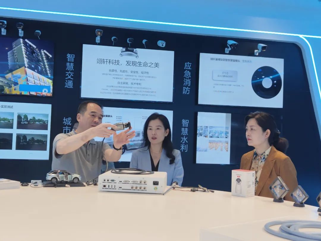 河南省工商联党组成员、副主席李莉一行莅临公司调研