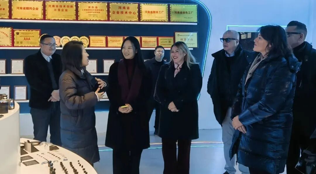 意大利阿斯蒂市政府代表团莅临翊轩科技 共探智慧城市建设与产业合作新机遇。